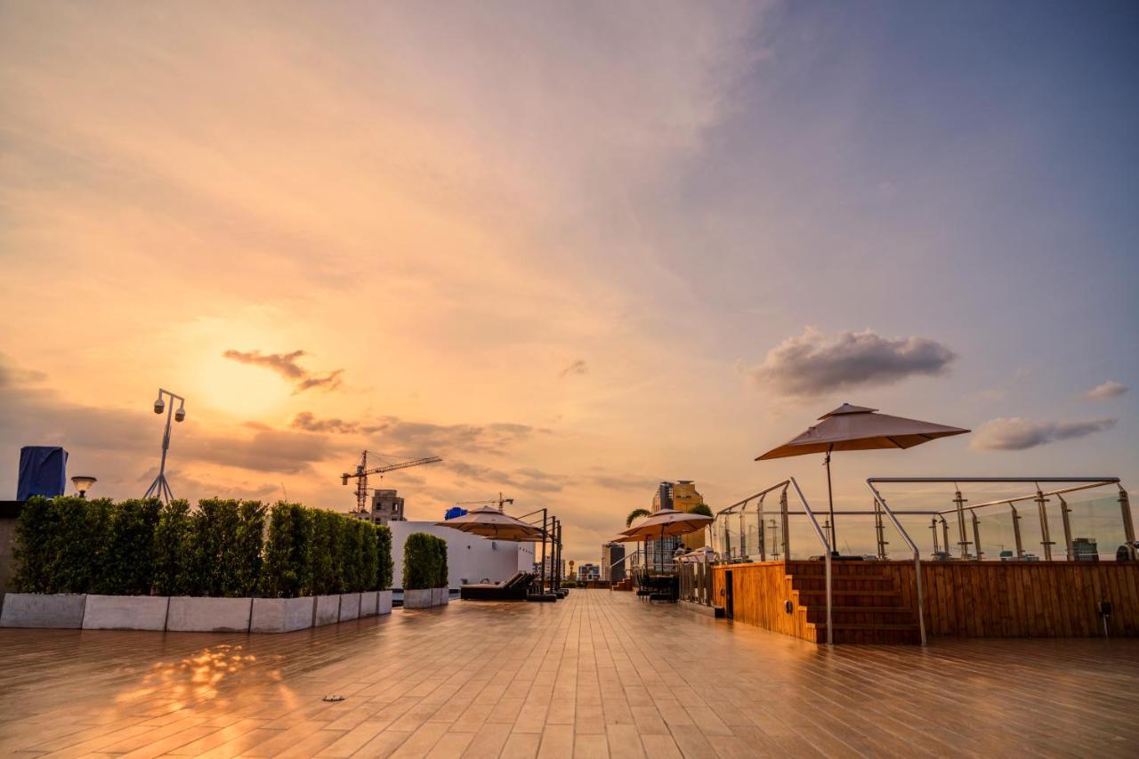 Ocean Hotel Phnom-Penh Buitenkant foto