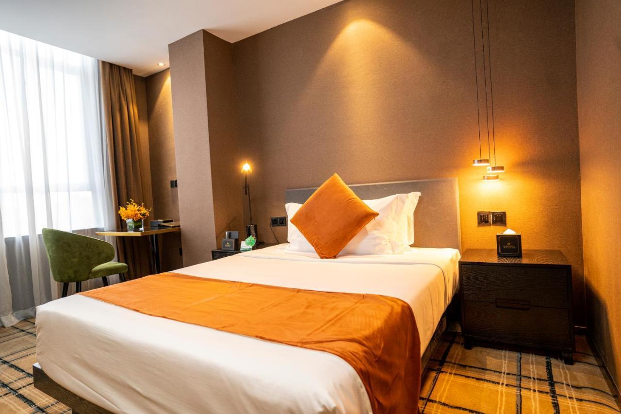 Ocean Hotel Phnom-Penh Buitenkant foto