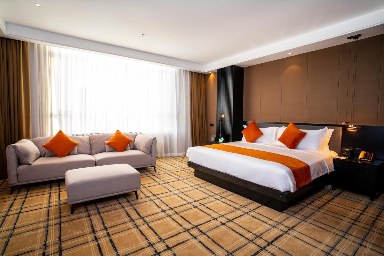 Ocean Hotel Phnom-Penh Buitenkant foto