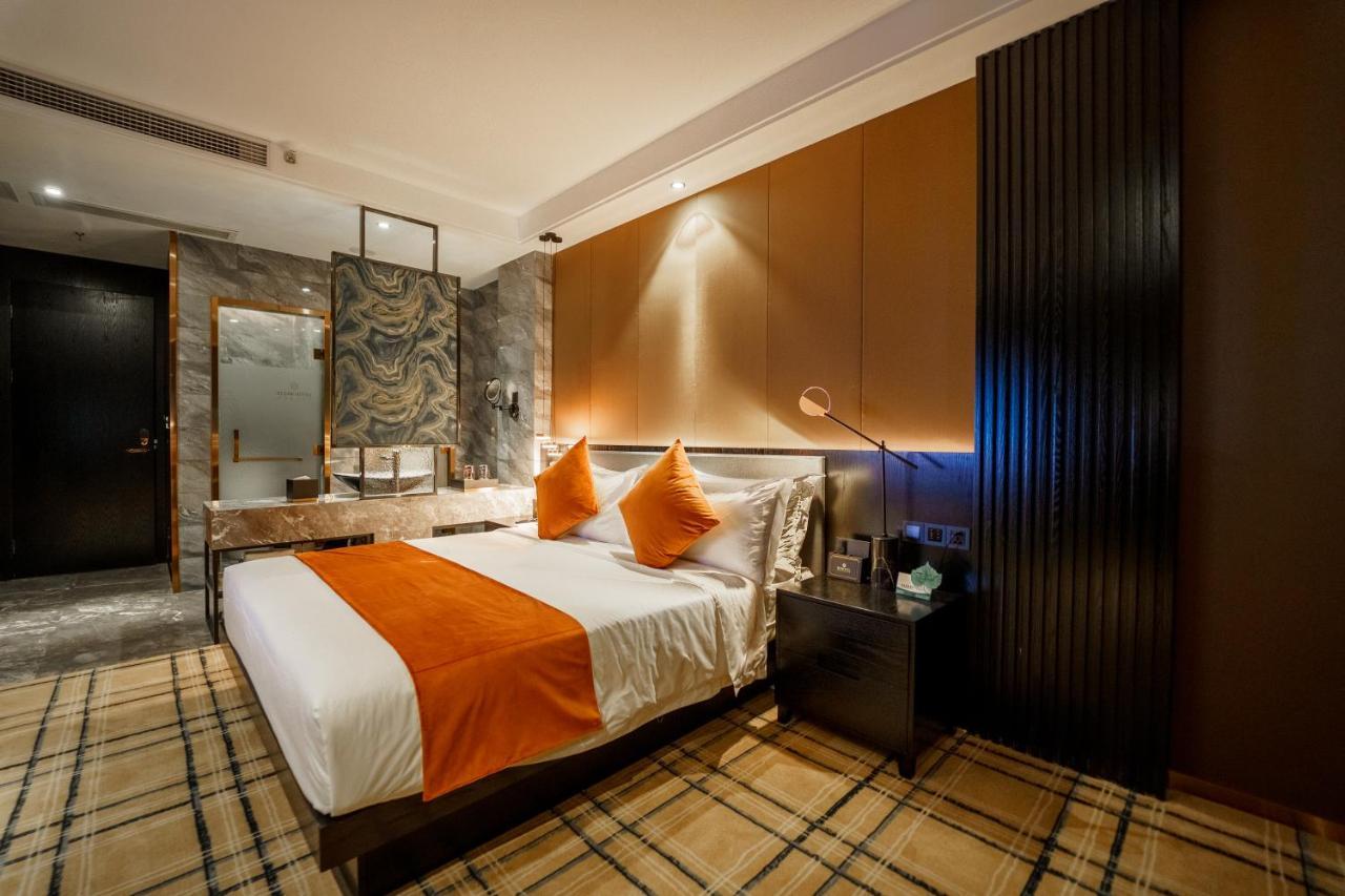 Ocean Hotel Phnom-Penh Buitenkant foto