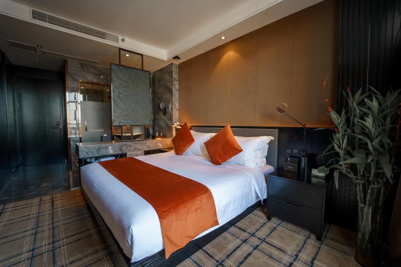 Ocean Hotel Phnom-Penh Buitenkant foto