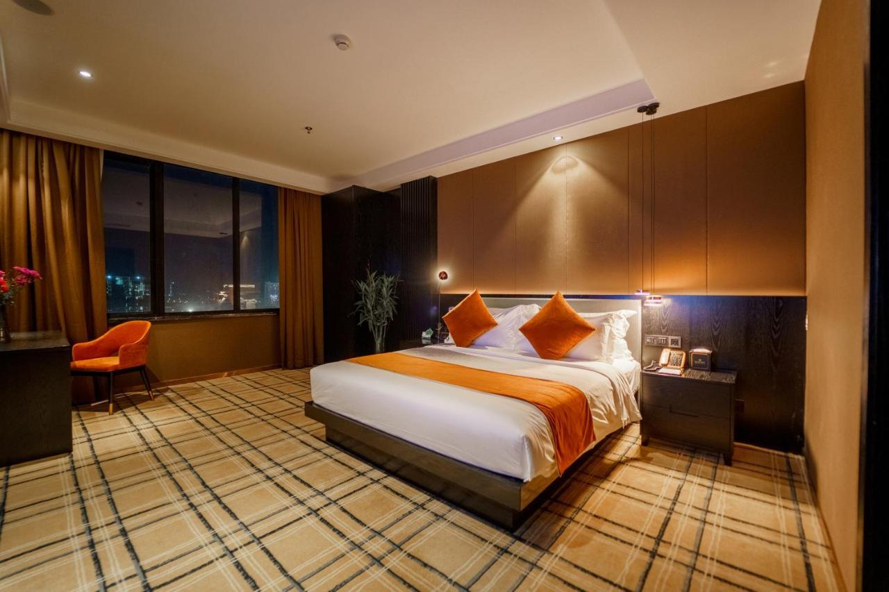 Ocean Hotel Phnom-Penh Buitenkant foto