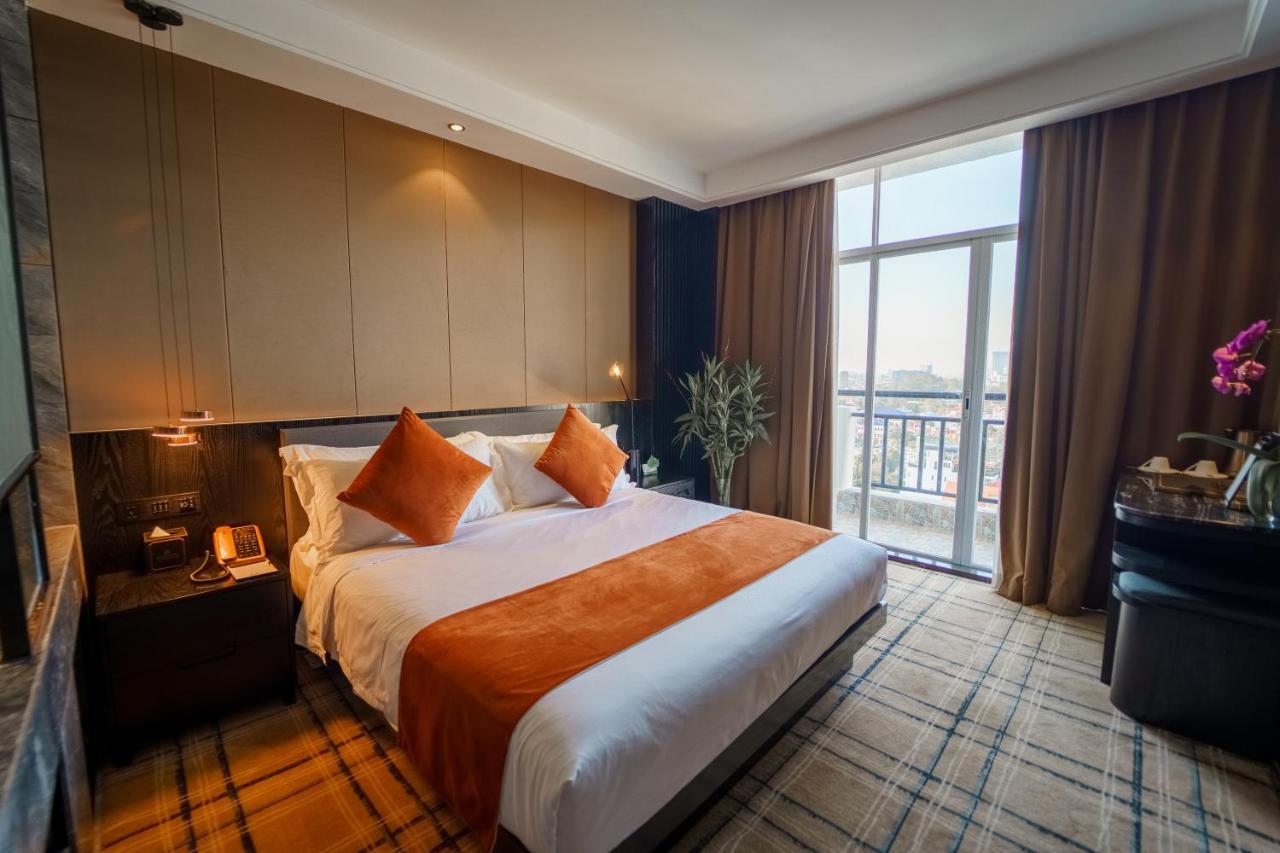 Ocean Hotel Phnom-Penh Buitenkant foto