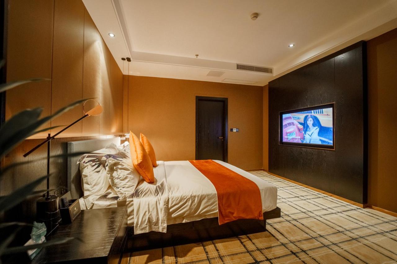 Ocean Hotel Phnom-Penh Buitenkant foto