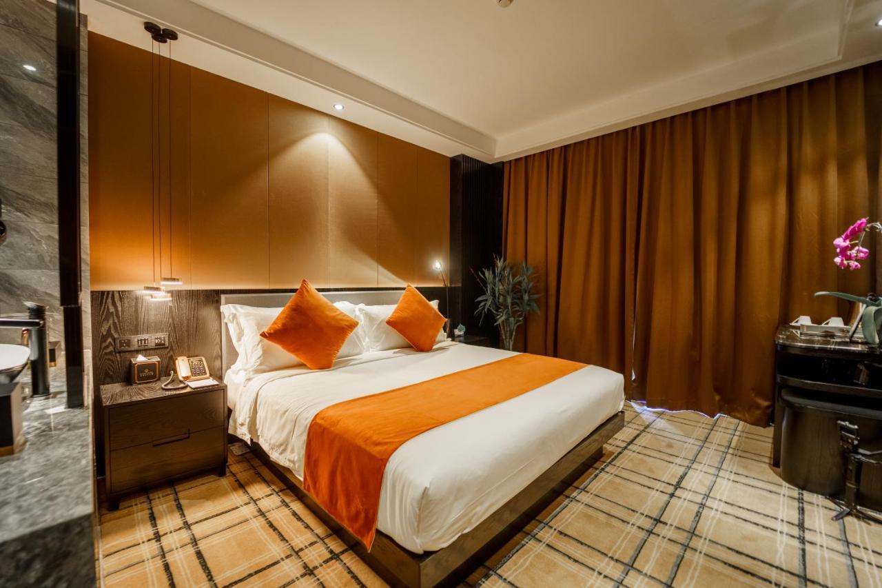Ocean Hotel Phnom-Penh Buitenkant foto