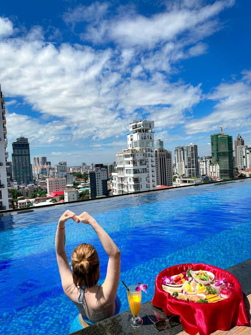 Ocean Hotel Phnom-Penh Buitenkant foto