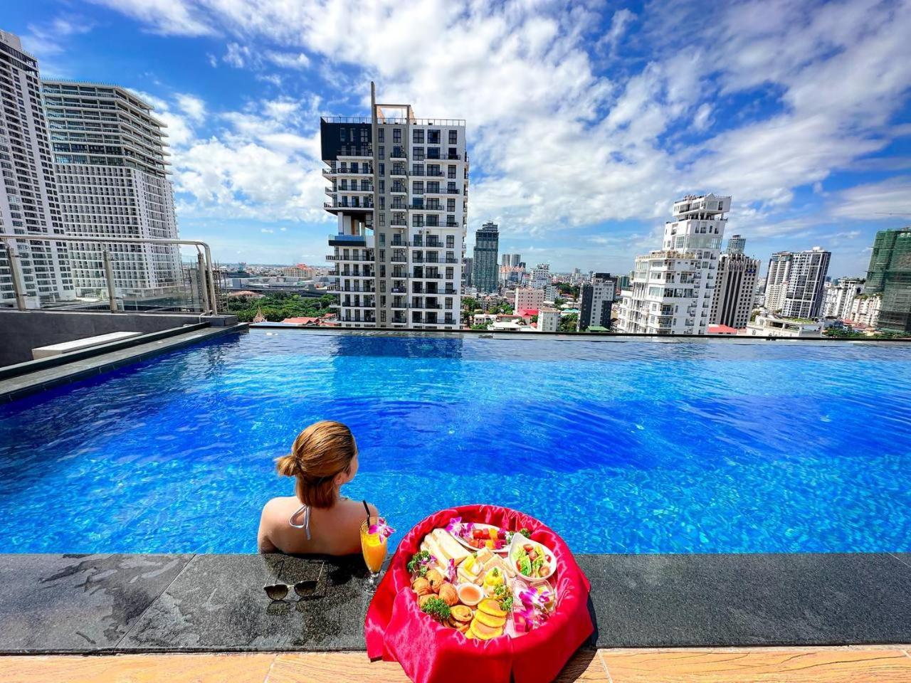 Ocean Hotel Phnom-Penh Buitenkant foto