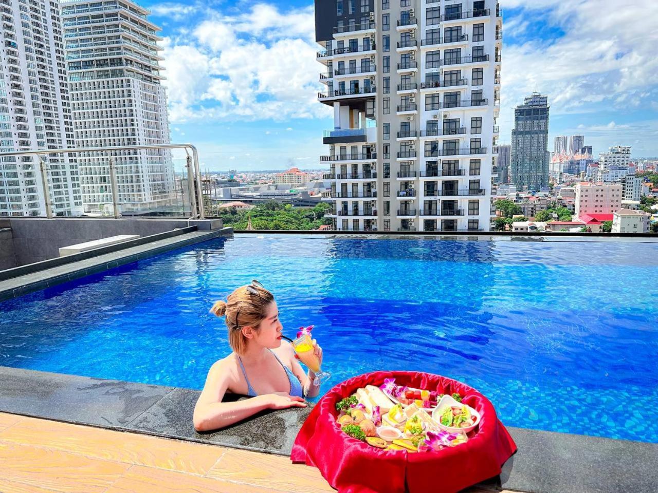 Ocean Hotel Phnom-Penh Buitenkant foto